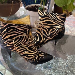 Gold and black beverly Feldman ankle boots size 5.5.  Could use New heel tips